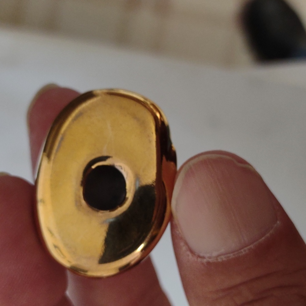Cuddled up cat pendant gold tone - Picture 2 of 4